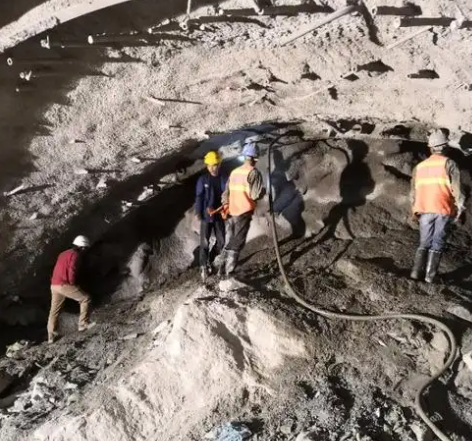 海晏隧道拱顶带模注浆料，微膨胀注浆料的特点及施工工艺